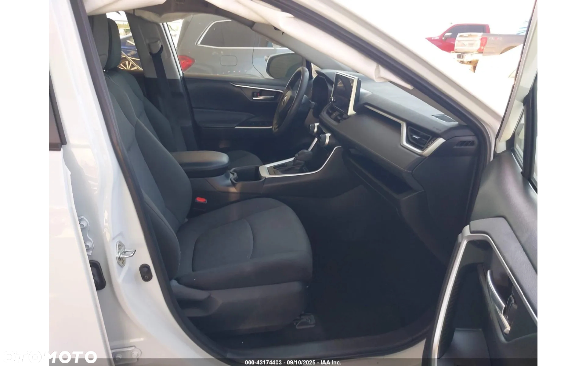 Toyota RAV4 - 10