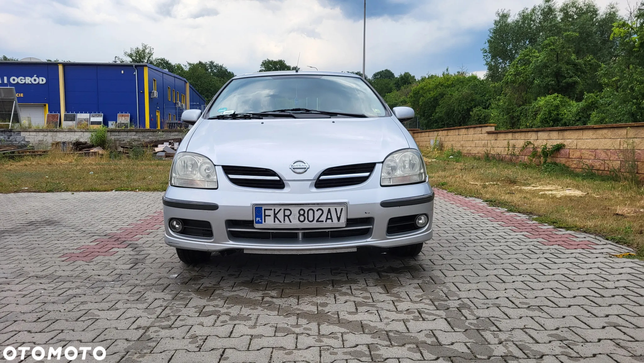 Nissan Almera Tino - 3