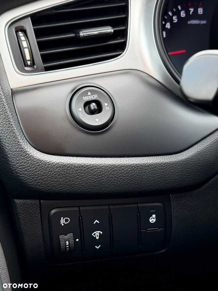 Kia Ceed - 10