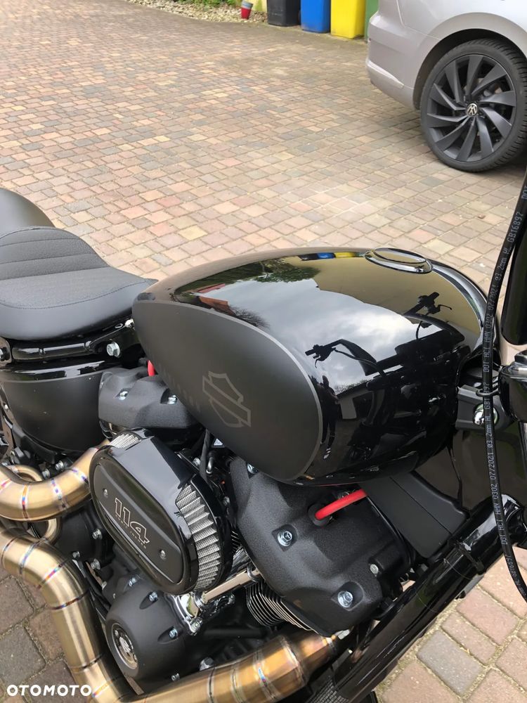 Harley-Davidson Softail Street Bob - 29