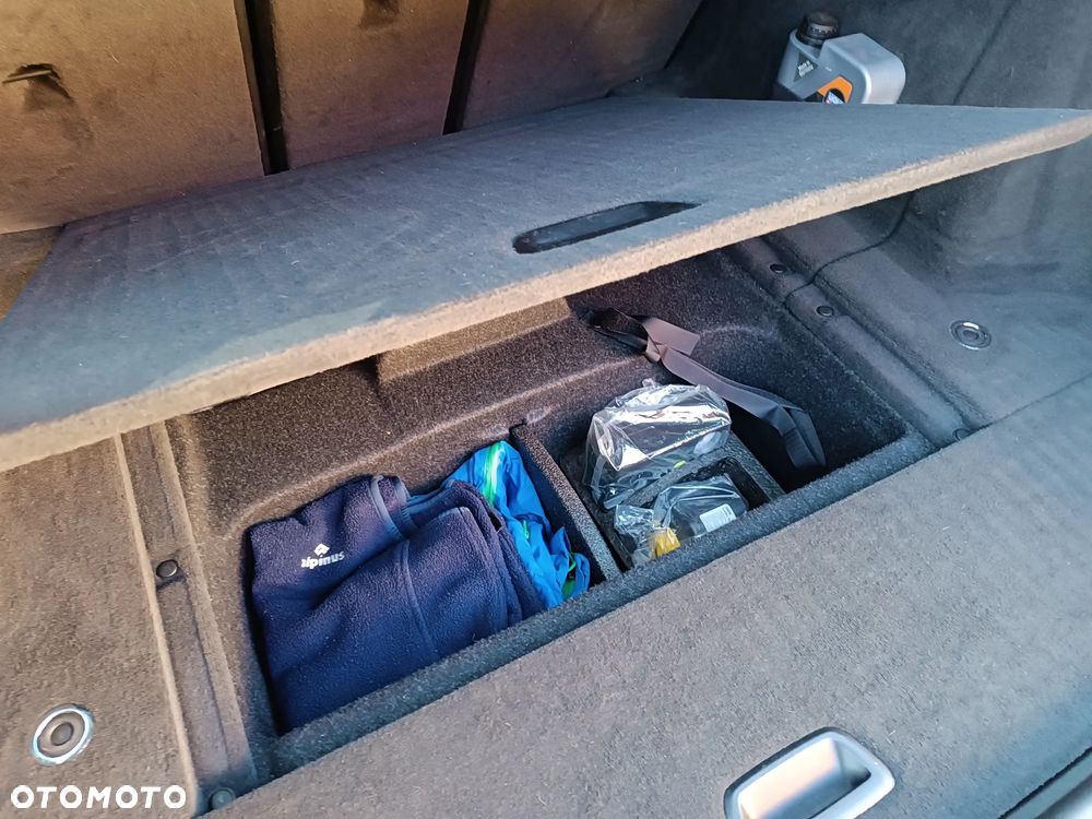 BMW Seria 3 318d Touring - 9