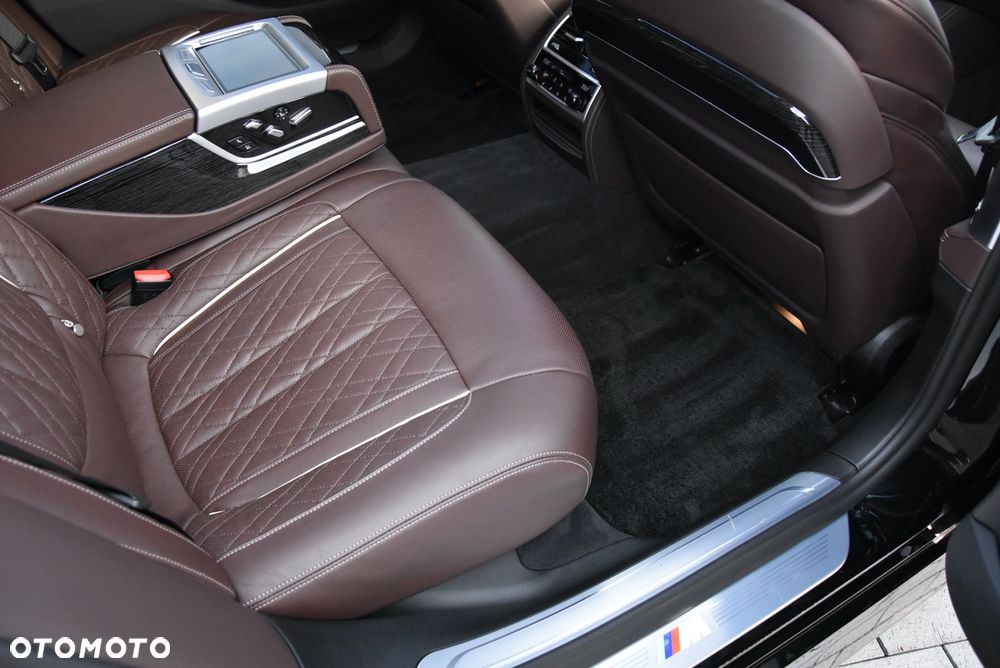 BMW Seria 7 740Ld xDrive sport - 29