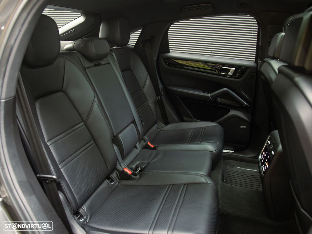 Porsche Cayenne Coupé E-Hybrid - 24