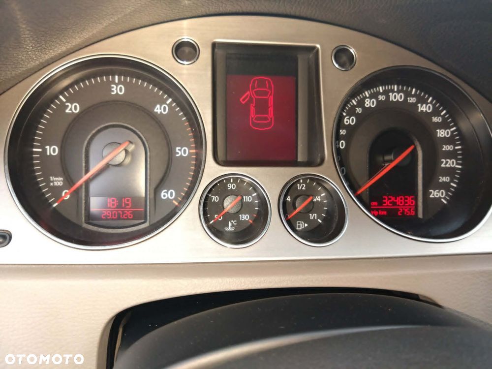 Volkswagen Passat 2.0 TDI Comfortline - 16