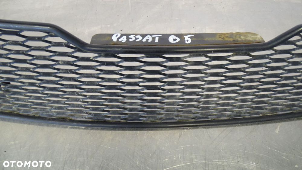 GRILL ATRAPA VOLKSWAGEN PASSAT B5 - 3