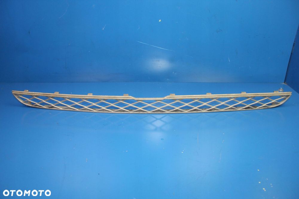 BMW X5 E70 KRATKA ZDERZAKA PRZEDNIEGO ŚRODKOWA - 1