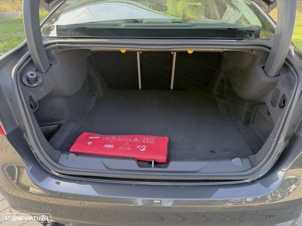 Jaguar XE 2.0 D Prestige Aut. - 46