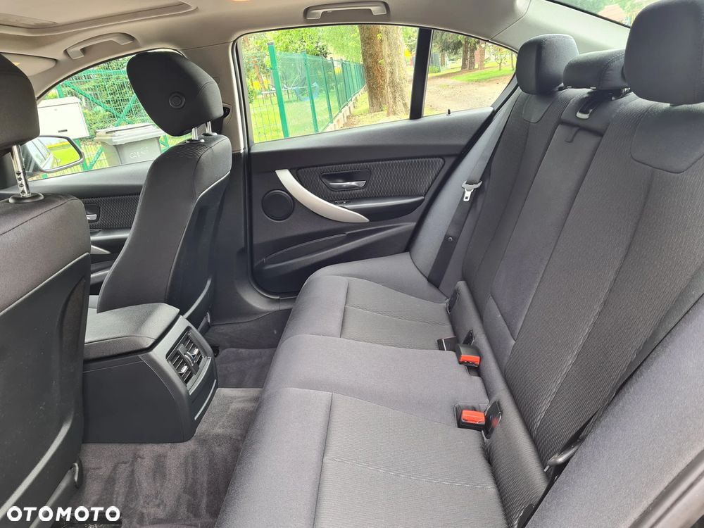 BMW Seria 3 - 12