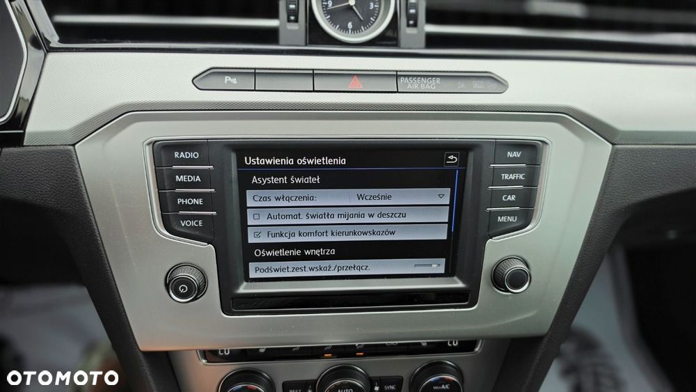 Volkswagen Passat 2.0 TDI SCR DSG Comfortline - 19