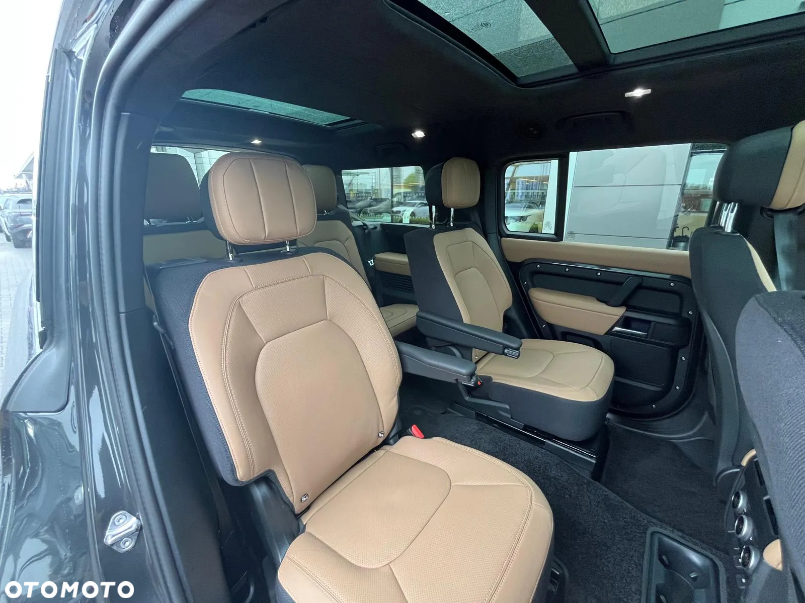 Land Rover Defender - 10