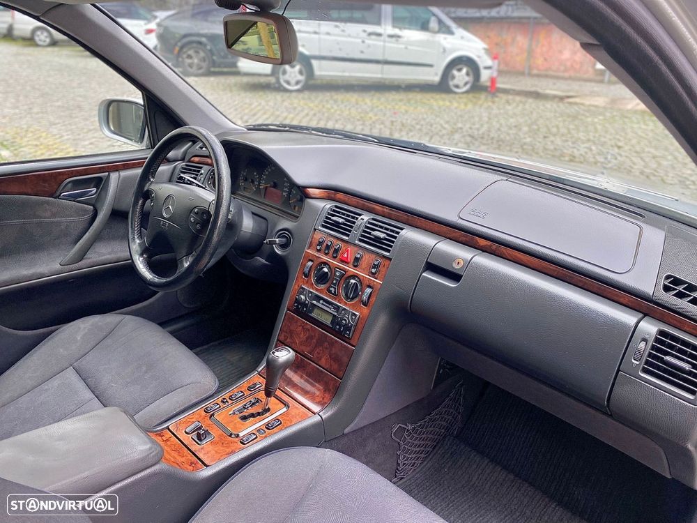 Mercedes-Benz E 220 - 22