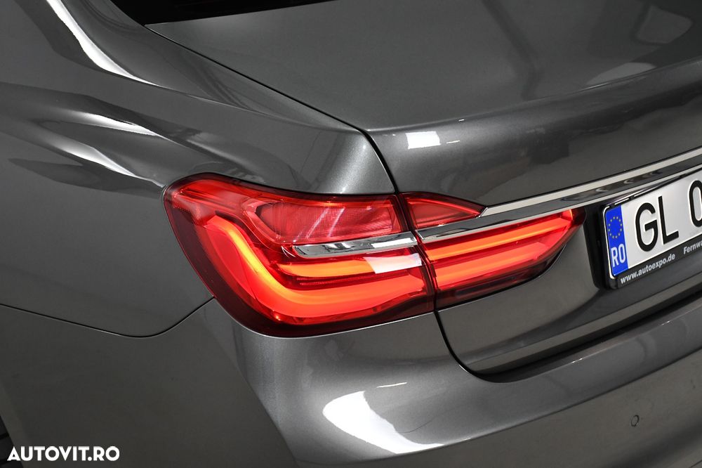 BMW Seria 7 740Li xDrive - 32