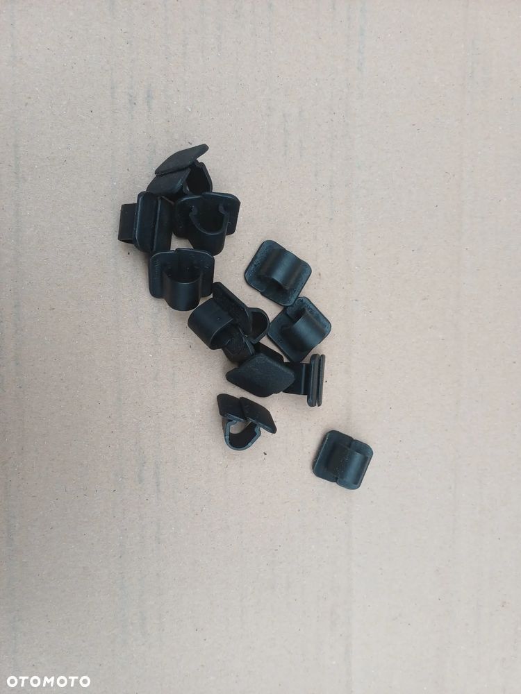 Wygłuszenie wyciszenie podbitka maski Skoda Superb II Lift 3T0863831A spinki - 13