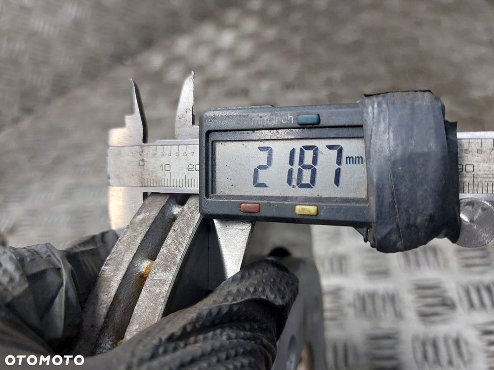 TARCZE HAMULCOWE PRZÓD + KLOCKI + ZACISKI BOSCH AUDI A3 8L 1.6 GOLF IV - 6