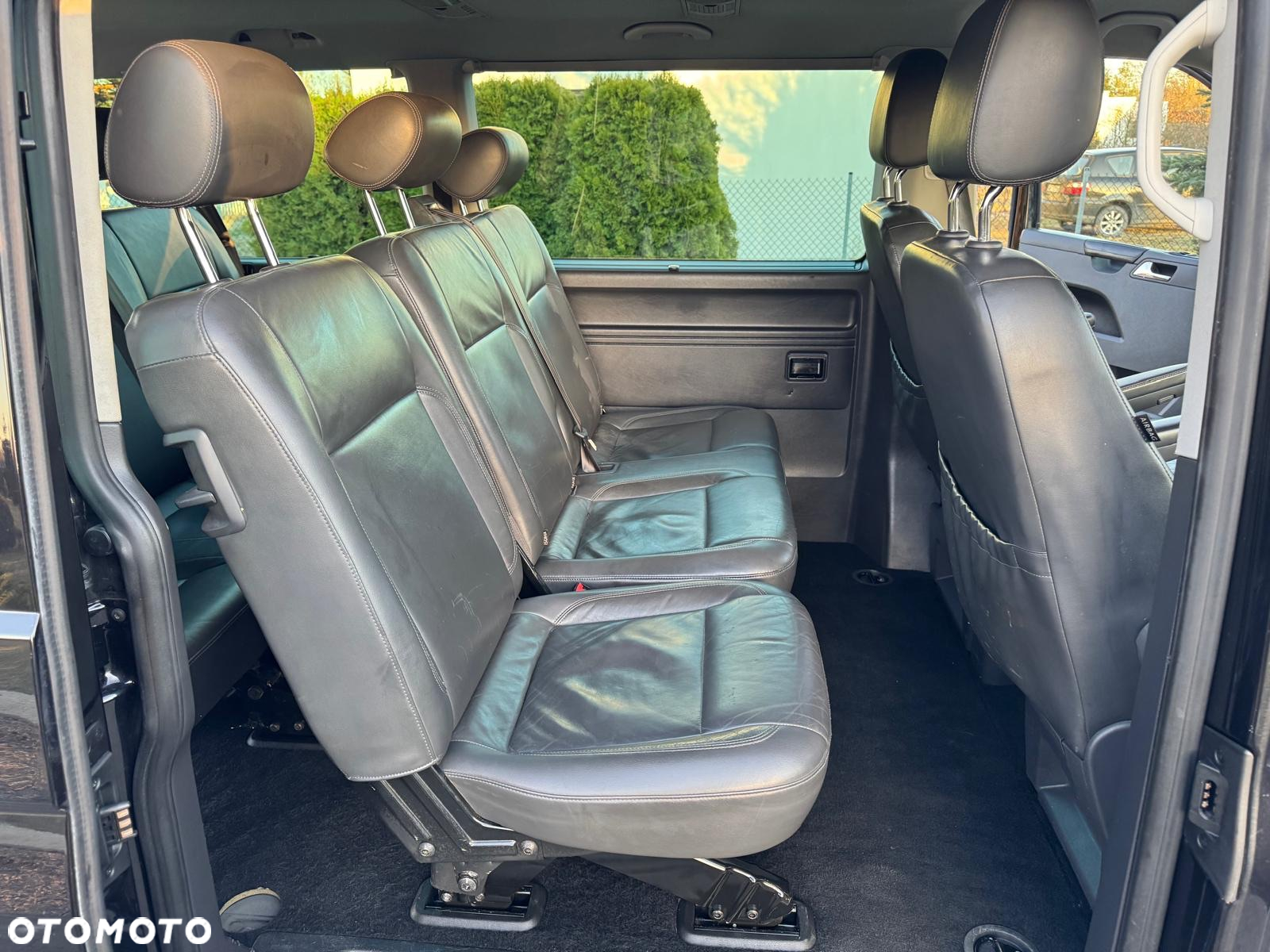 Volkswagen Caravelle - 8