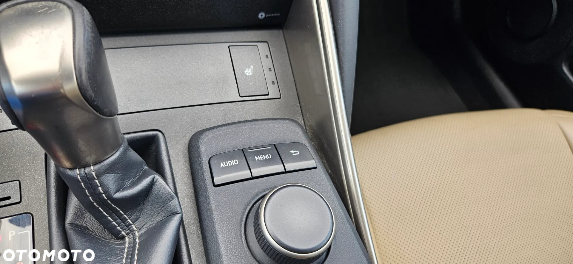 Lexus IS 300h Business Edition - 39