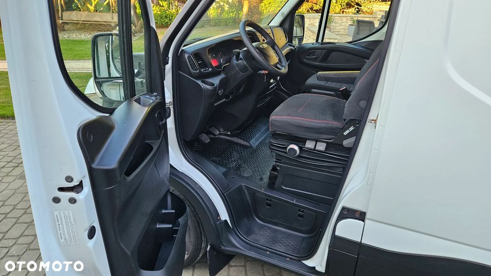 Iveco Daily 35S17 3,0D 170KM I Właściciel L2H2 Średniak Hak 3,5T Webasto Klima Fotel Bujany - 12