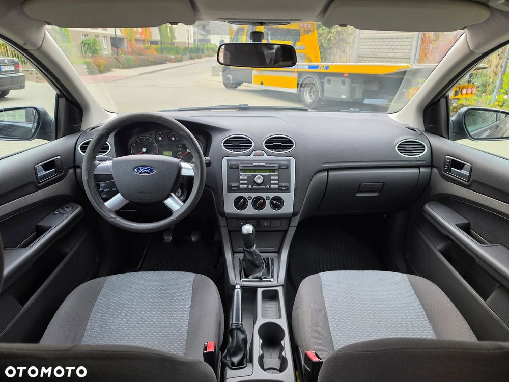 Ford Focus 1.6 16V Fun X - 10