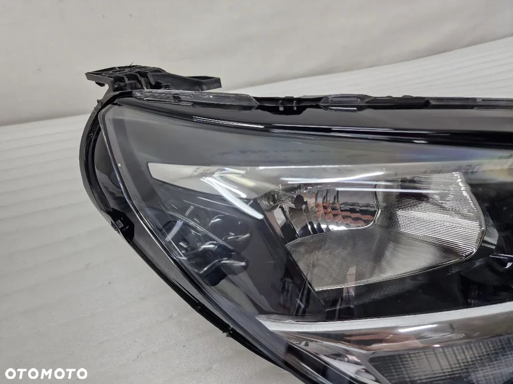 OPEL CORSA F 19- PRAWA ZWYKŁA LAMPA PRZEDNIA PRZÓD , NR 39162649 , NR AUKCJI LL561 - 3