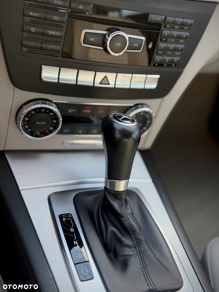 Mercedes-Benz Klasa C 180 BlueEFFICIENCY 7G-TRONIC Avantgarde - 12