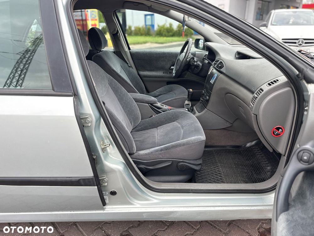 Renault Laguna 1.8 RXE Millenium - 15