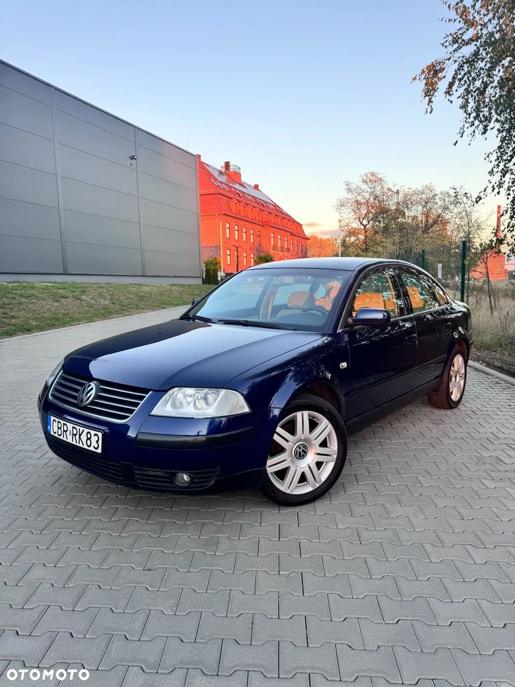 Volkswagen Passat - 1