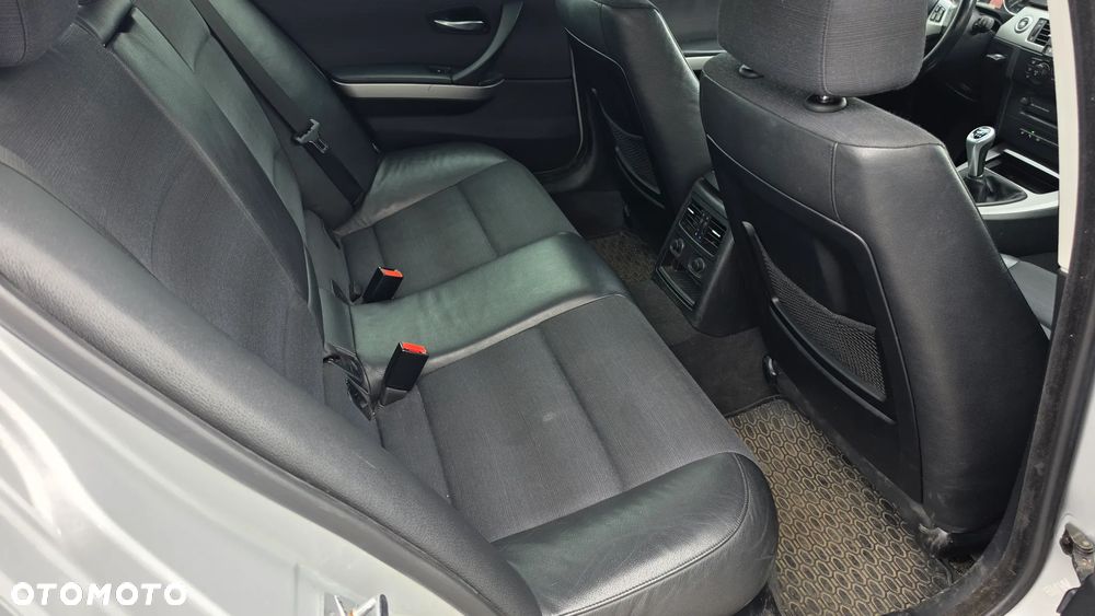 BMW Seria 3 325i - 16