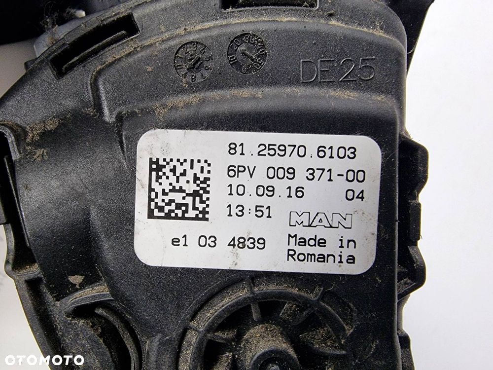 PEDAŁ MAN TGX 18.440 81.25970.6103 - 3
