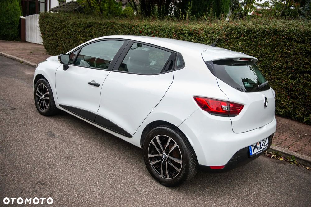 Renault Clio 1.2 16V 75 LIMITED - 11