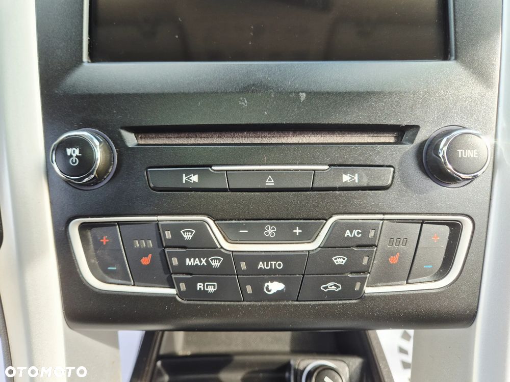 Ford Mondeo - 32