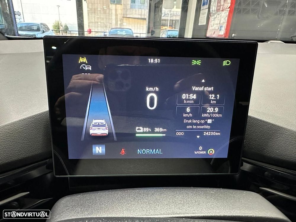 MG MG4 64 kWh Luxury - 29