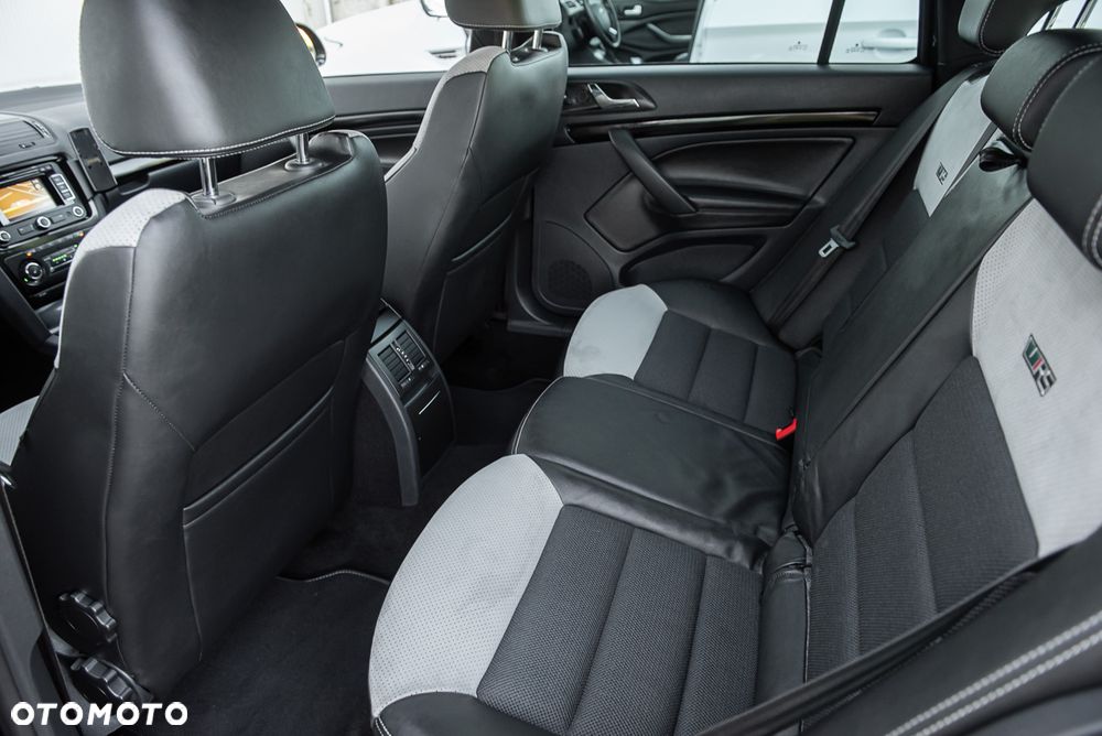 Skoda Octavia 2.0 TSI RS - 27