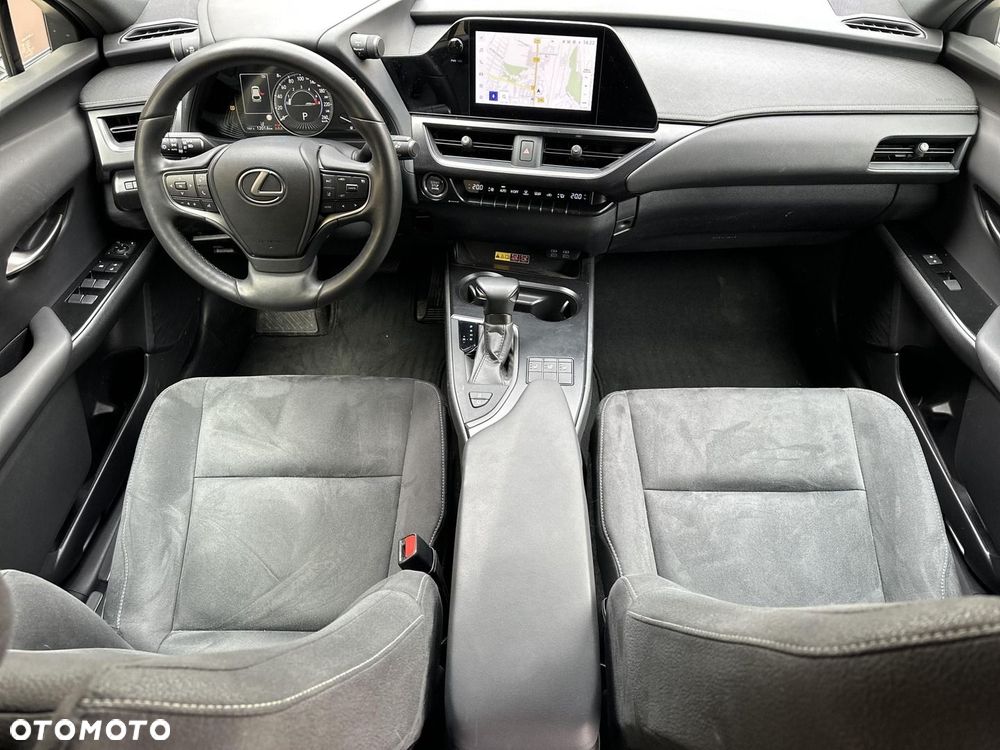 Lexus UX - 3