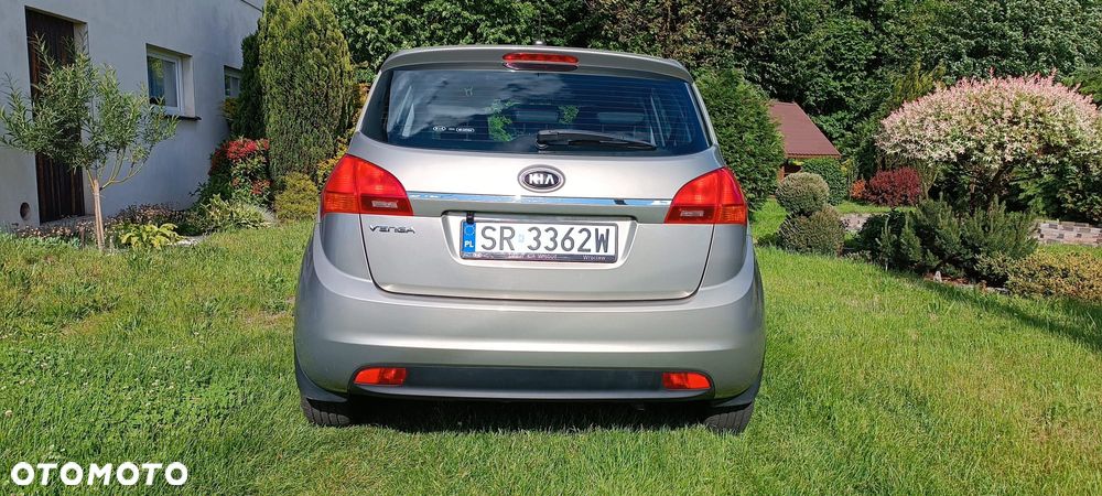 Kia Venga - 10