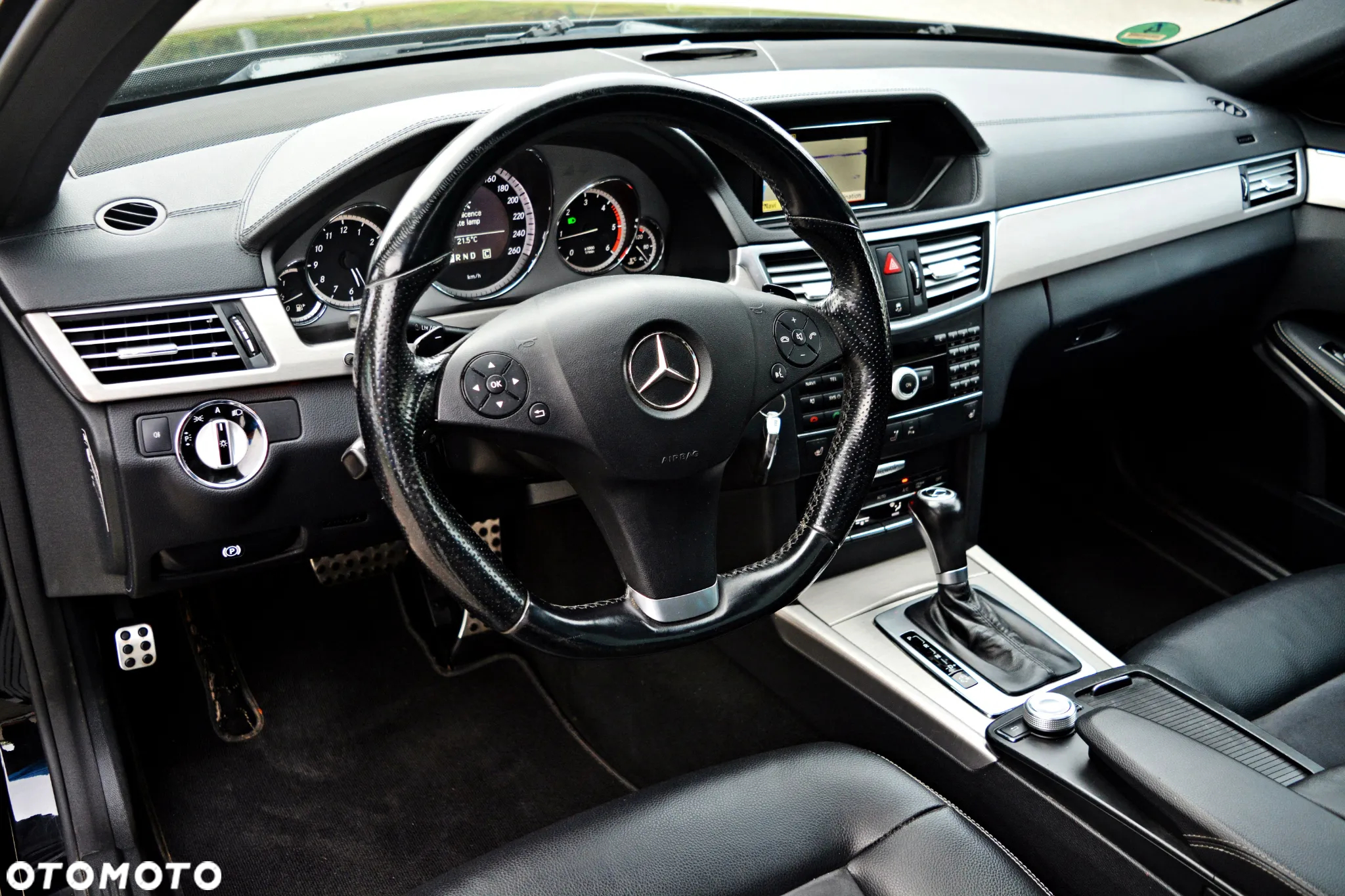 Mercedes-Benz Klasa E 250 T CDI DPF BlueEFFICIENCY 7G-TRONIC Avantgarde - 26