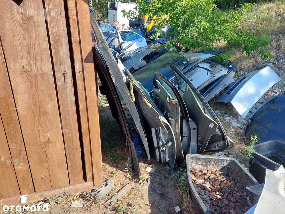 DRZWI KOMPLETNE PRAWY PRZÓD TOYOTA AVENSIS T25 6T1 - 16