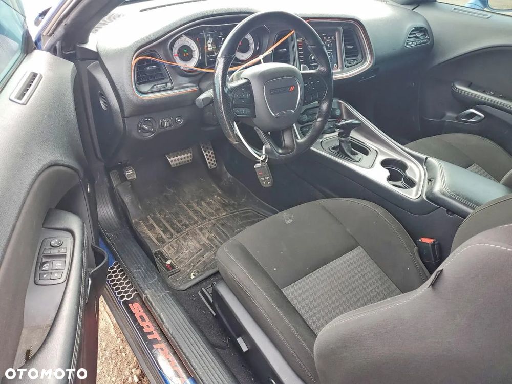 Dodge Challenger - 7