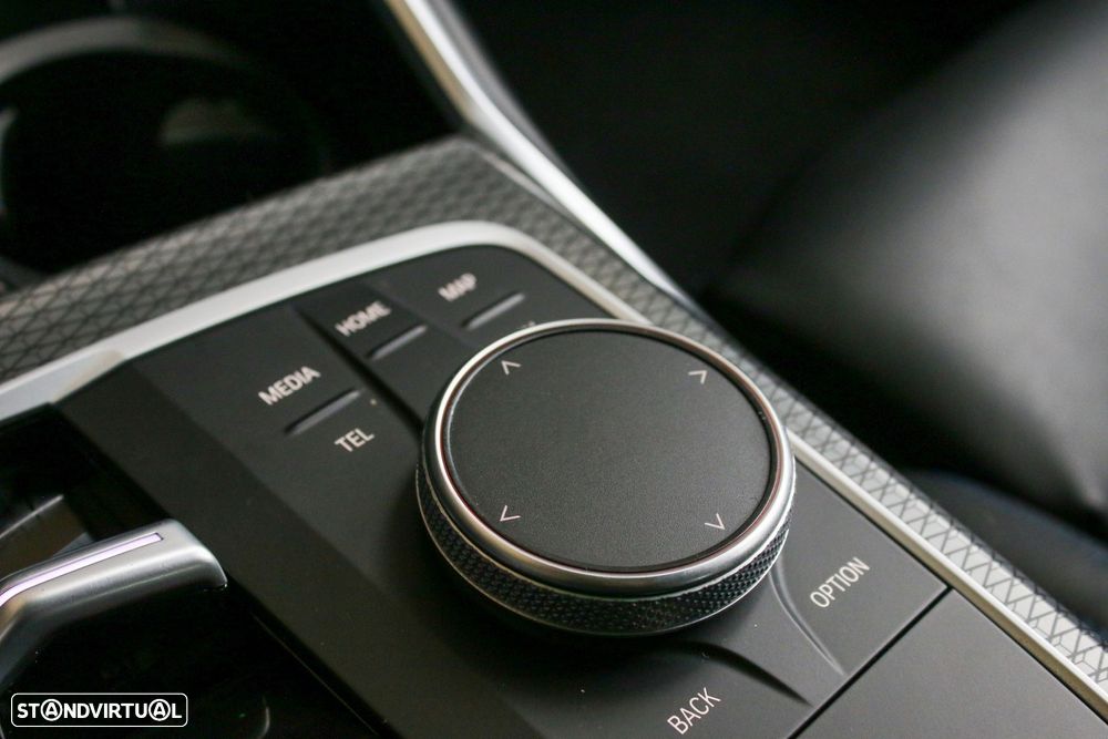 BMW 330 e Pack Desportivo M Auto - 42