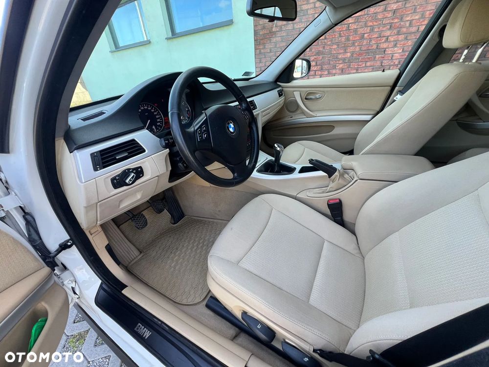BMW Seria 3 318i - 16