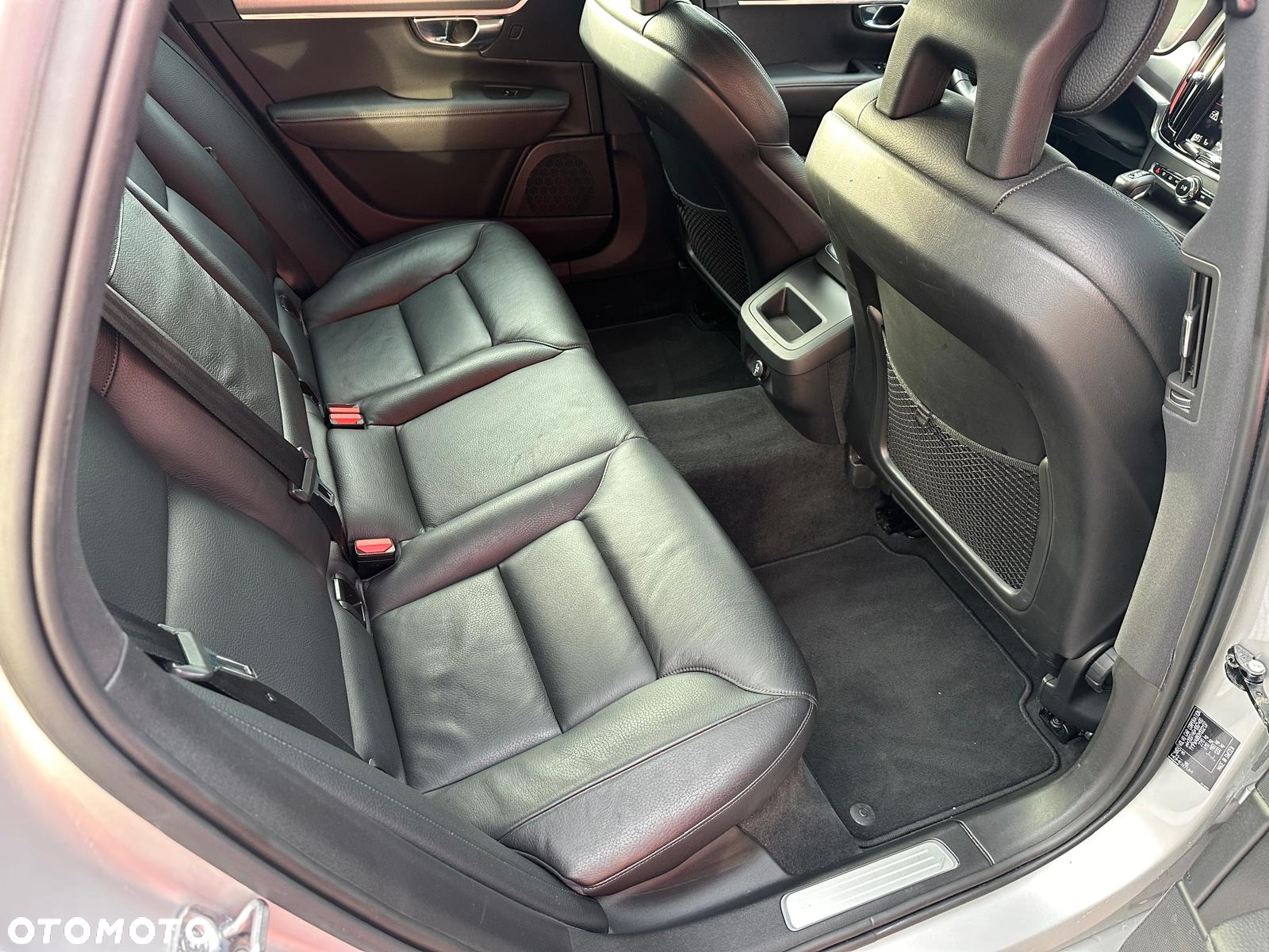 Volvo V90 D4 Momentum - 36
