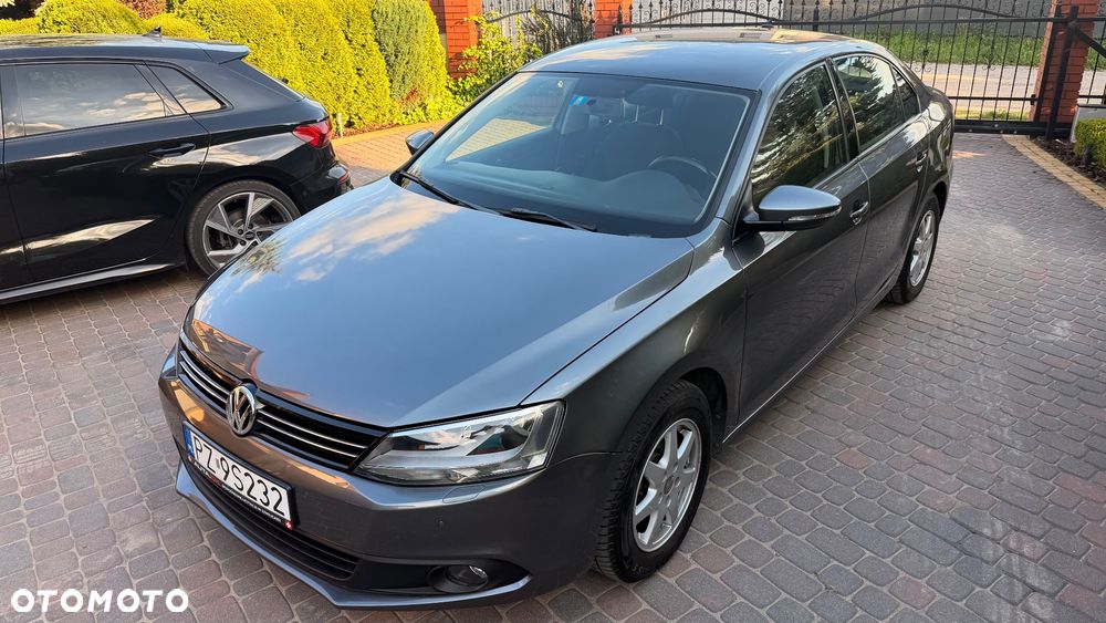 Volkswagen Jetta - 2