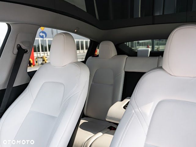 Tesla Y Model Long Range Dual Motor AWD - 26