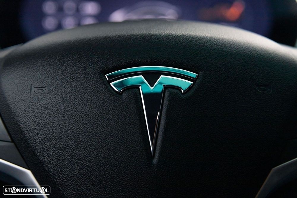 Tesla Model X - 30
