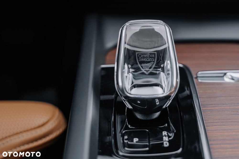 Volvo XC 60 T8 Plug-In Hybrid AWD Ultimate Dark - 18