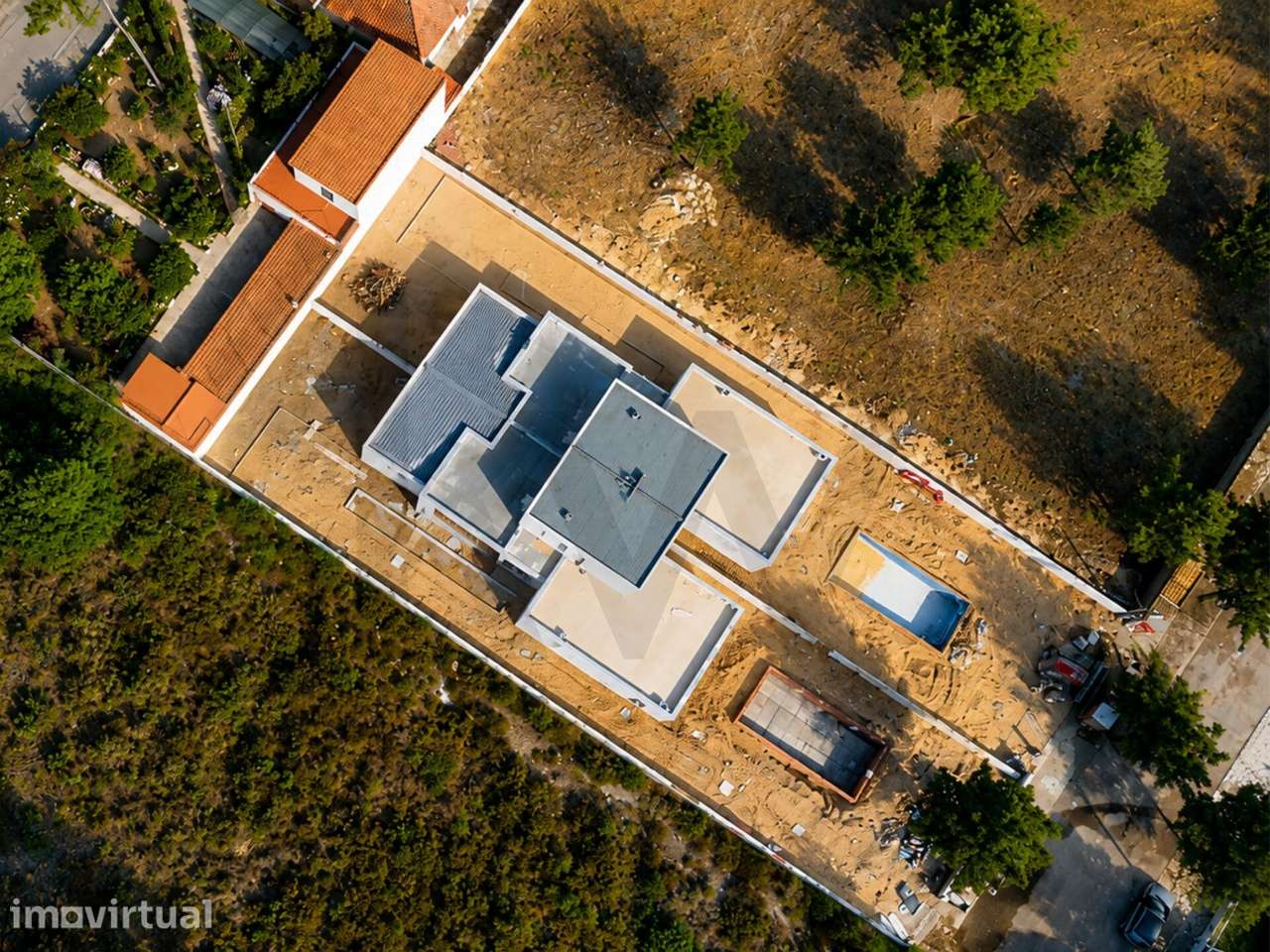 Moradia T3+1 Exclusiva com Piscina Junto ao Pinhal da Aroeira - Grande imagem: 3/34