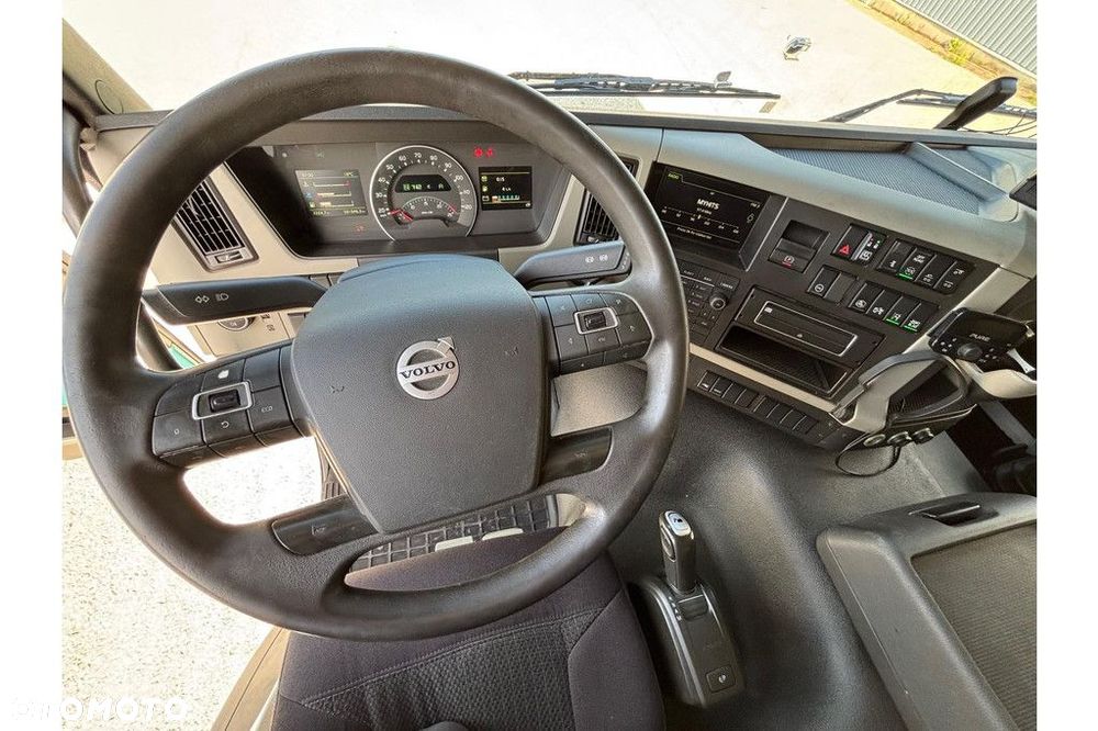 Volvo FM460 6x2 + CARRIER SUPRA 1250 - 18