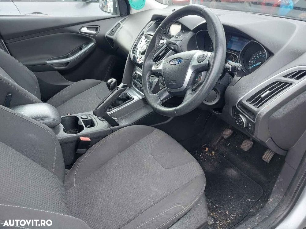 CD player Ford Focus 3 2011 HATCHBACK 1.6 CRT C - 8