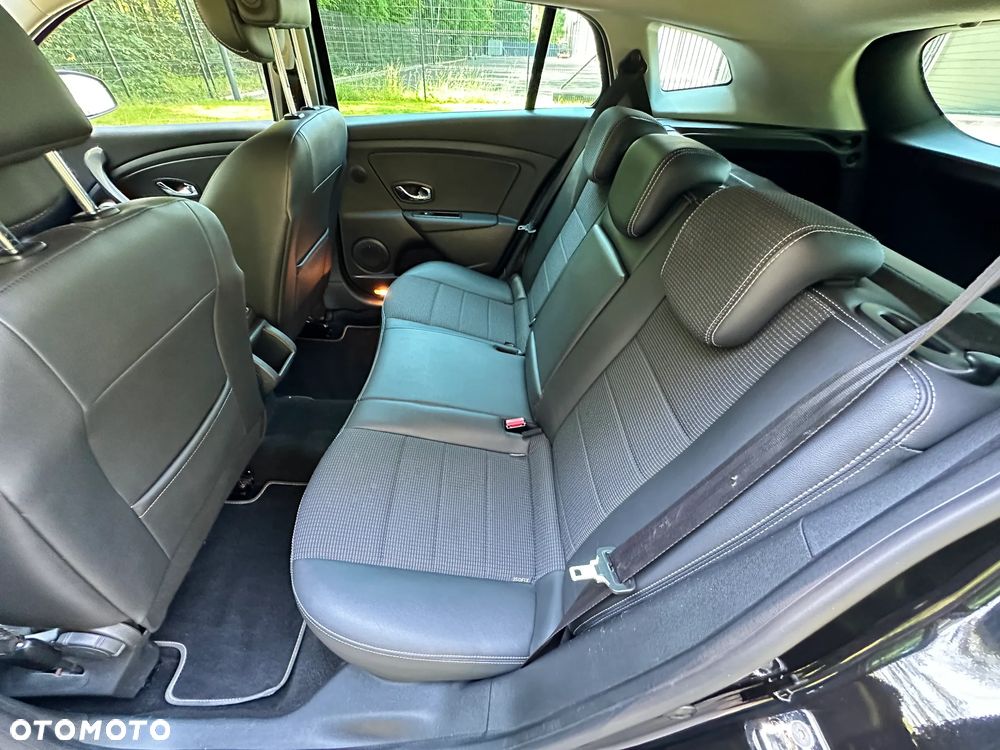 Renault Megane TCe 180 GT - 21
