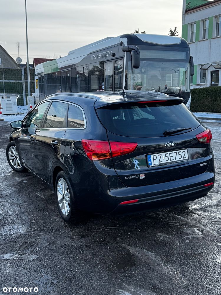 Kia Ceed 1.6 CRDi 136 ISG Dream Team Edition - 6