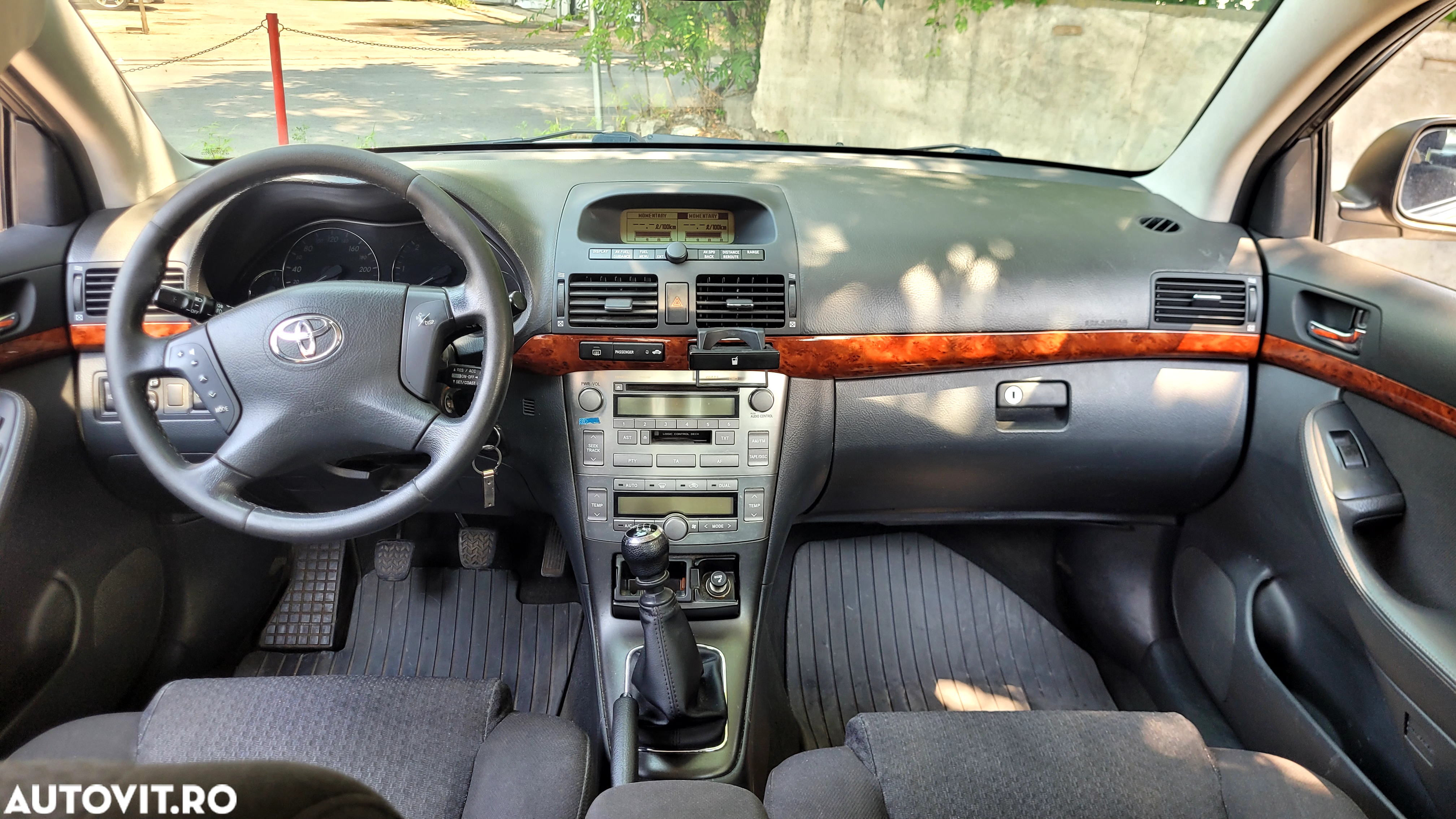 Toyota Avensis 2.2 D-4D Sedan Sol - 8